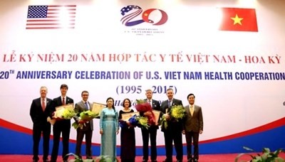 越南与美国举行医疗卫生合作二十周年纪念活动